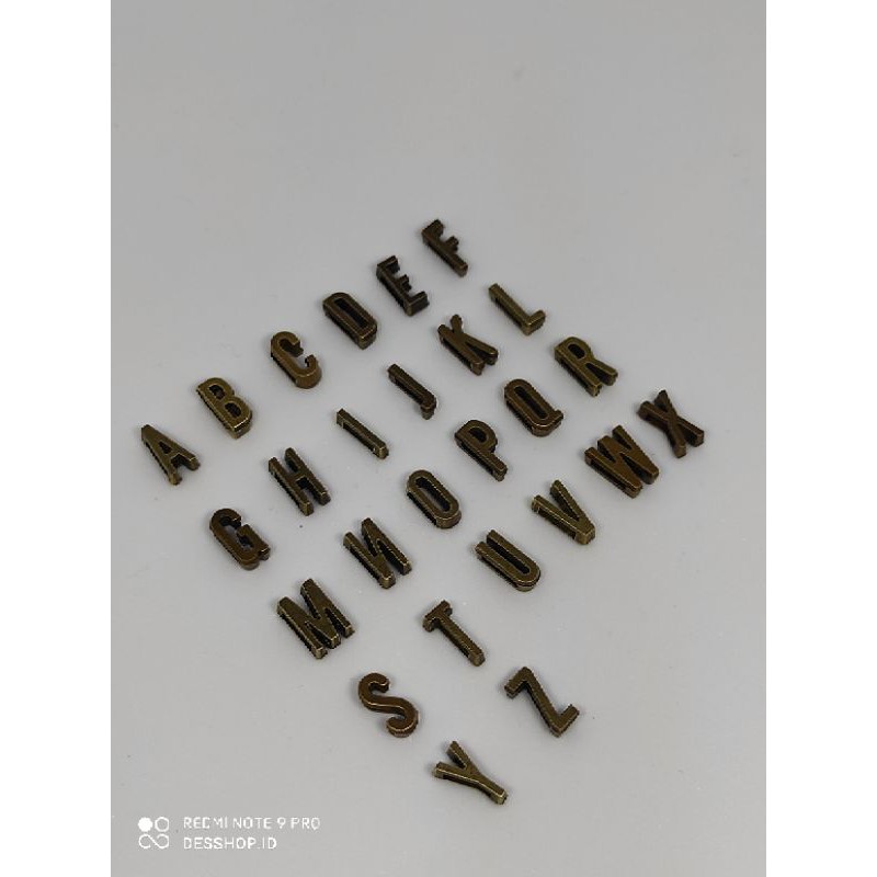 (+) Huruf untuk gelang inisial