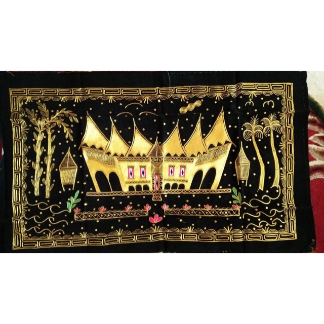 pajangan dinding sulam tangan benang emas