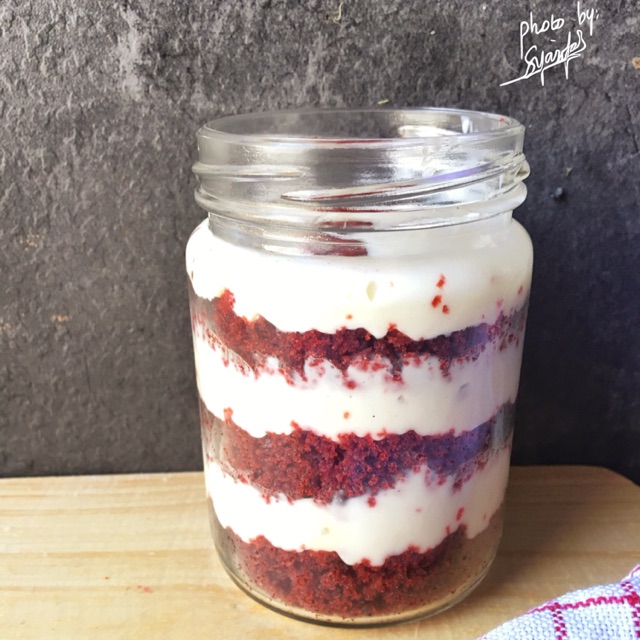

Red velvet in jar