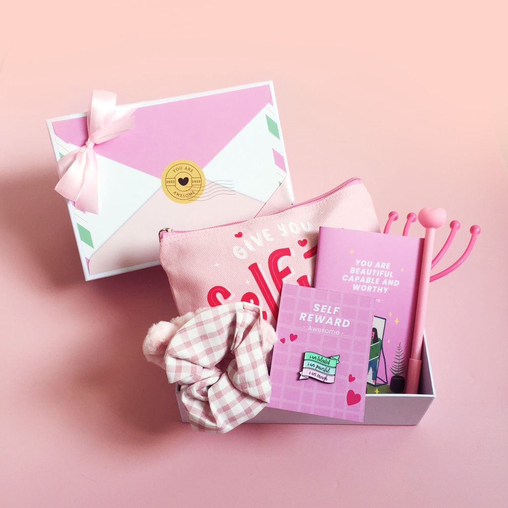 

Kado Ulang Tahun Anniversary Graduation Tema Self Love Goodiebox