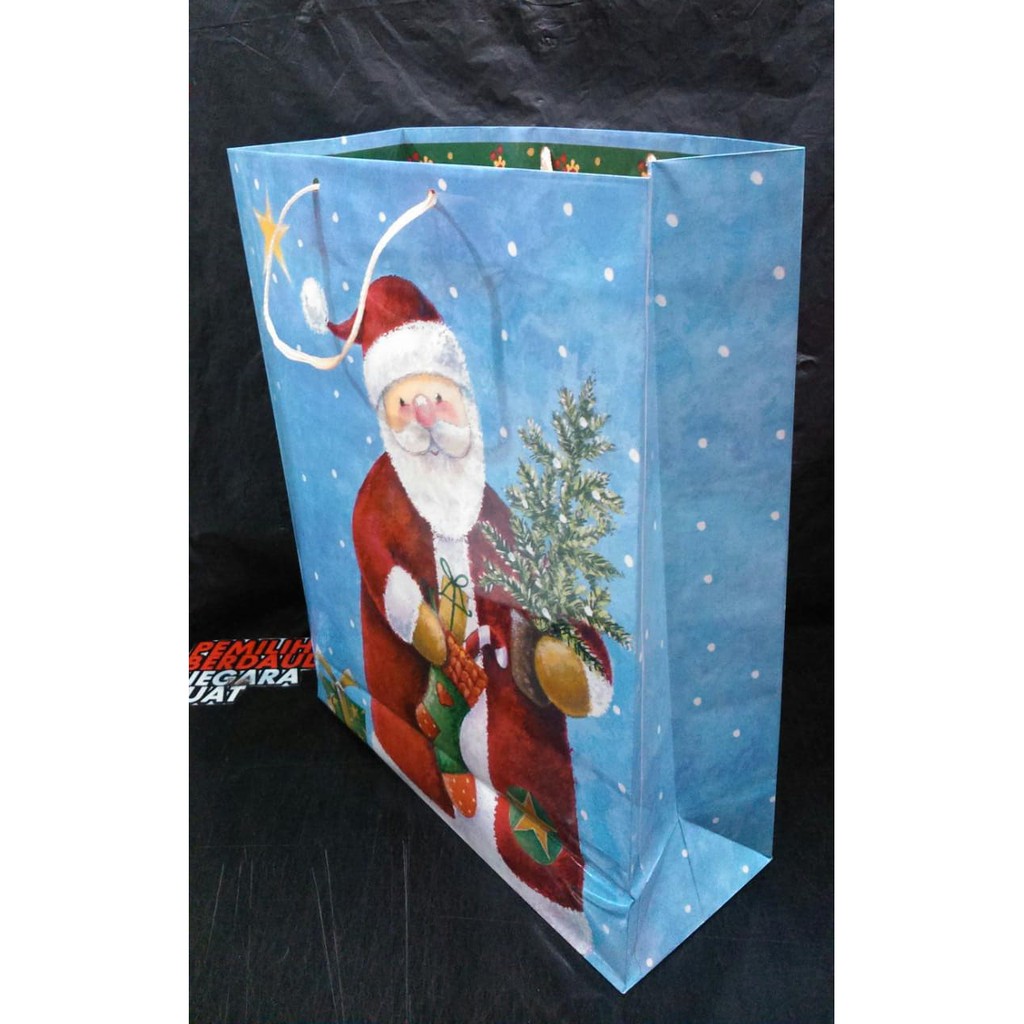

Paperbag natal ukuran Lebar 28cm Tinggi 35cm lebar samping 11cm st claus blue Dijual satuan lembar