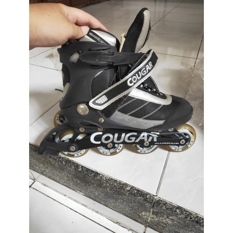 Sepatu roda dewasa Cougar hitam ukuran 40