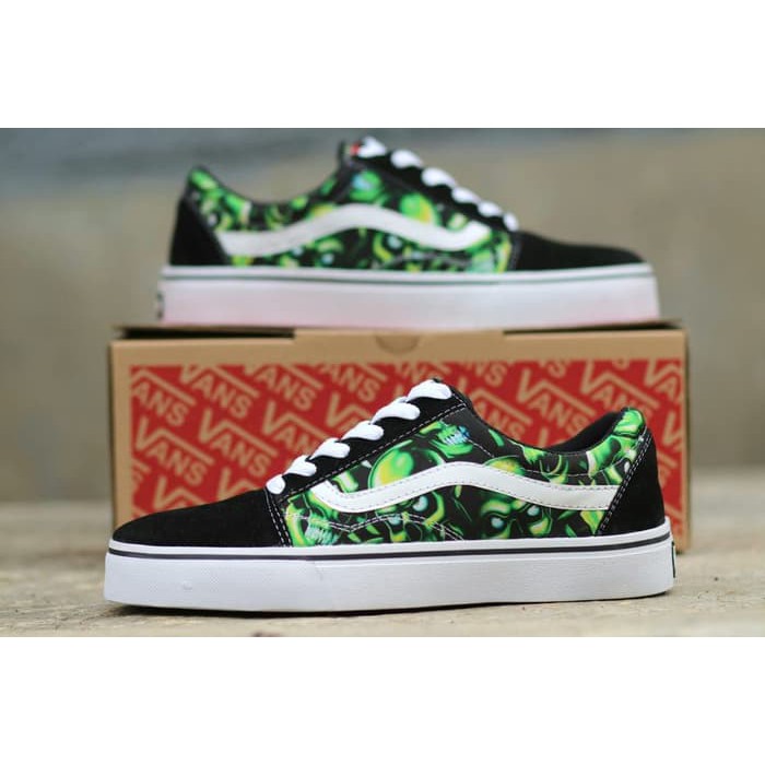 vans motif tengkorak