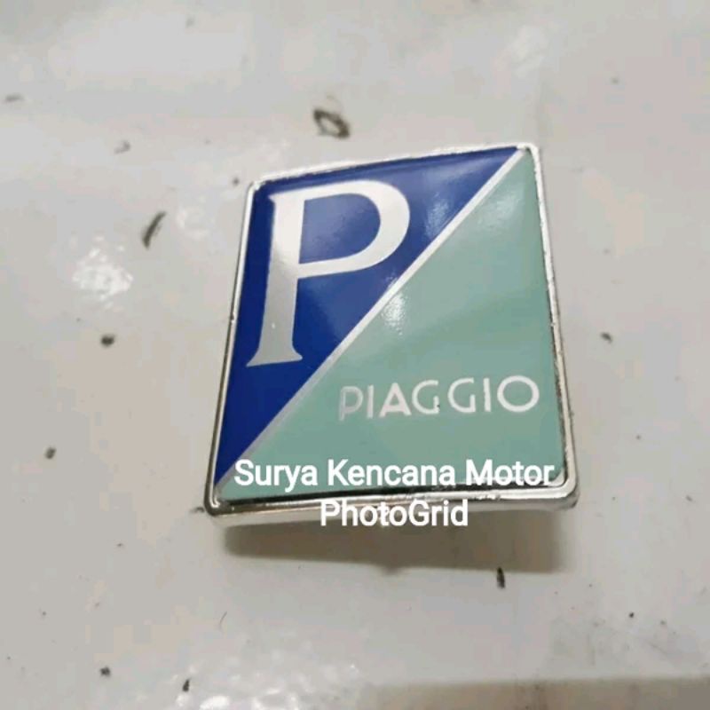 Emblem logo hidung dasi depan ornamen PA P coret kotak Piaggio Vespa Matic LX LXV S Primavera Sprint