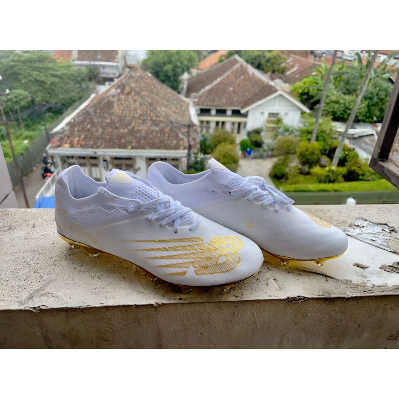 Sepatu Bola New Balance Furon V6+ White Gold Raheem Sterling