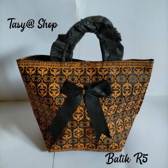 

Tas kue ukuran dus R5 / souvenir haji