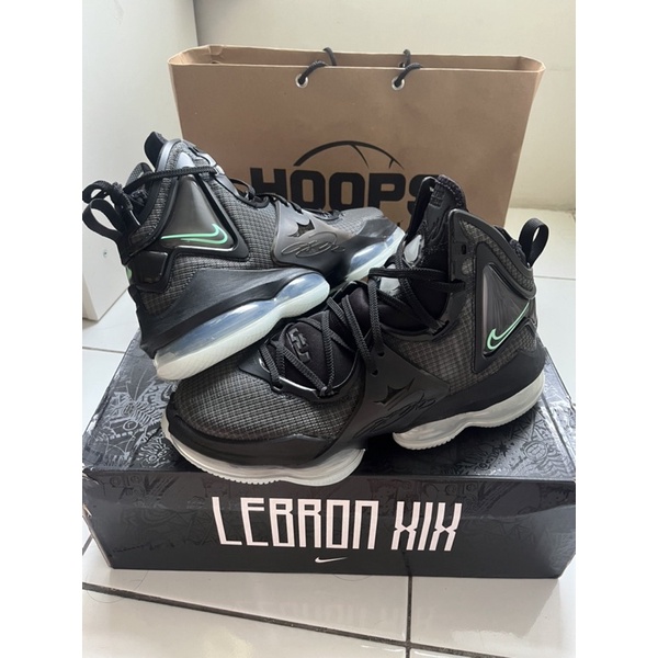 Sepatu Nike LeBron 19 (Preloved) basket ball shoes