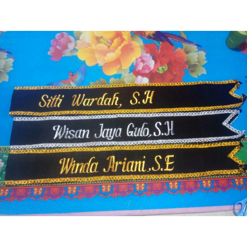 SELEMPANG WISUDA  MEDAN( COD ), RENDA    ( 1 HARI JADI )-1