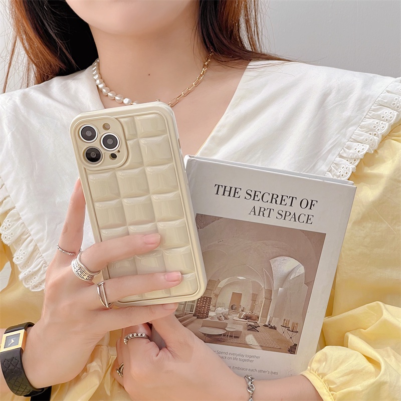 Case Pelindung Layar Bentuk Kotak 3D Warna Putih Krim Untuk iPhone 11 14 13 12 Pro X XR MAX XS