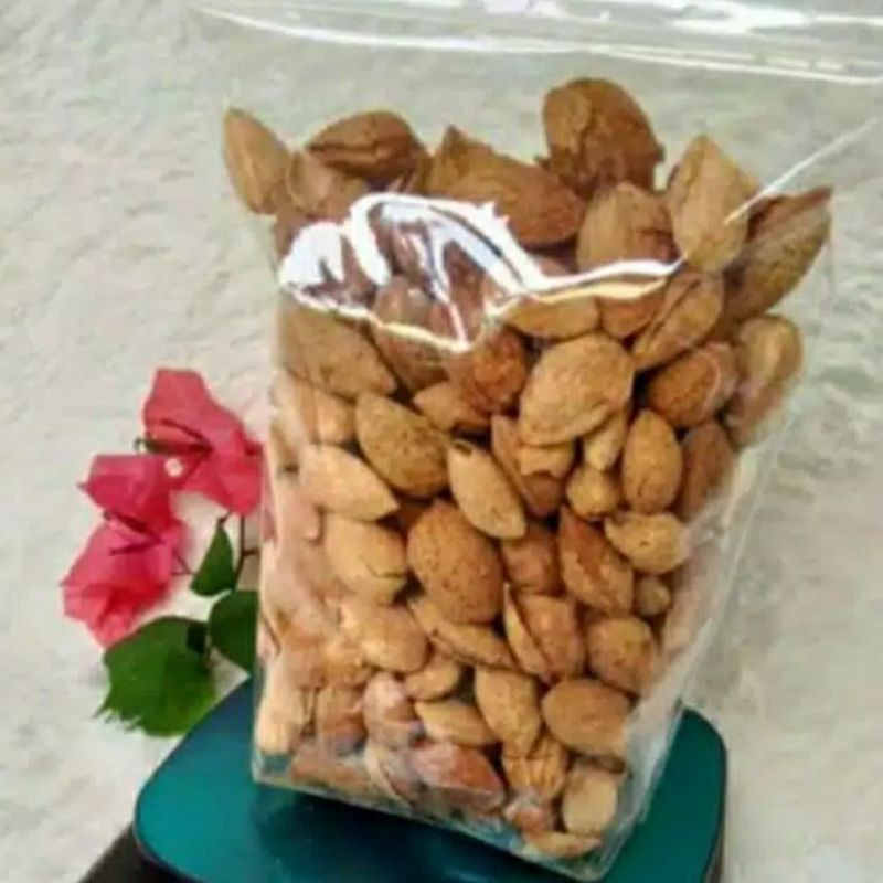 

Kacang almond 500gram