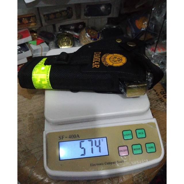 Dompet dan kampak damkar