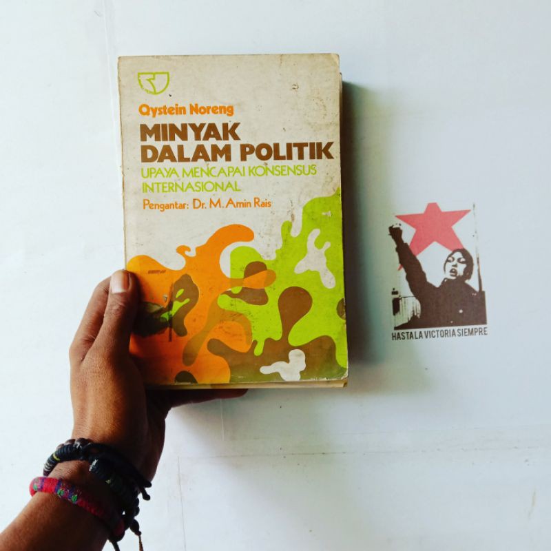Minyak dalam Politik: Upaya dalam Mencapai Konsensus Internasional | Qysten Noreng | Minyak, Resesi 