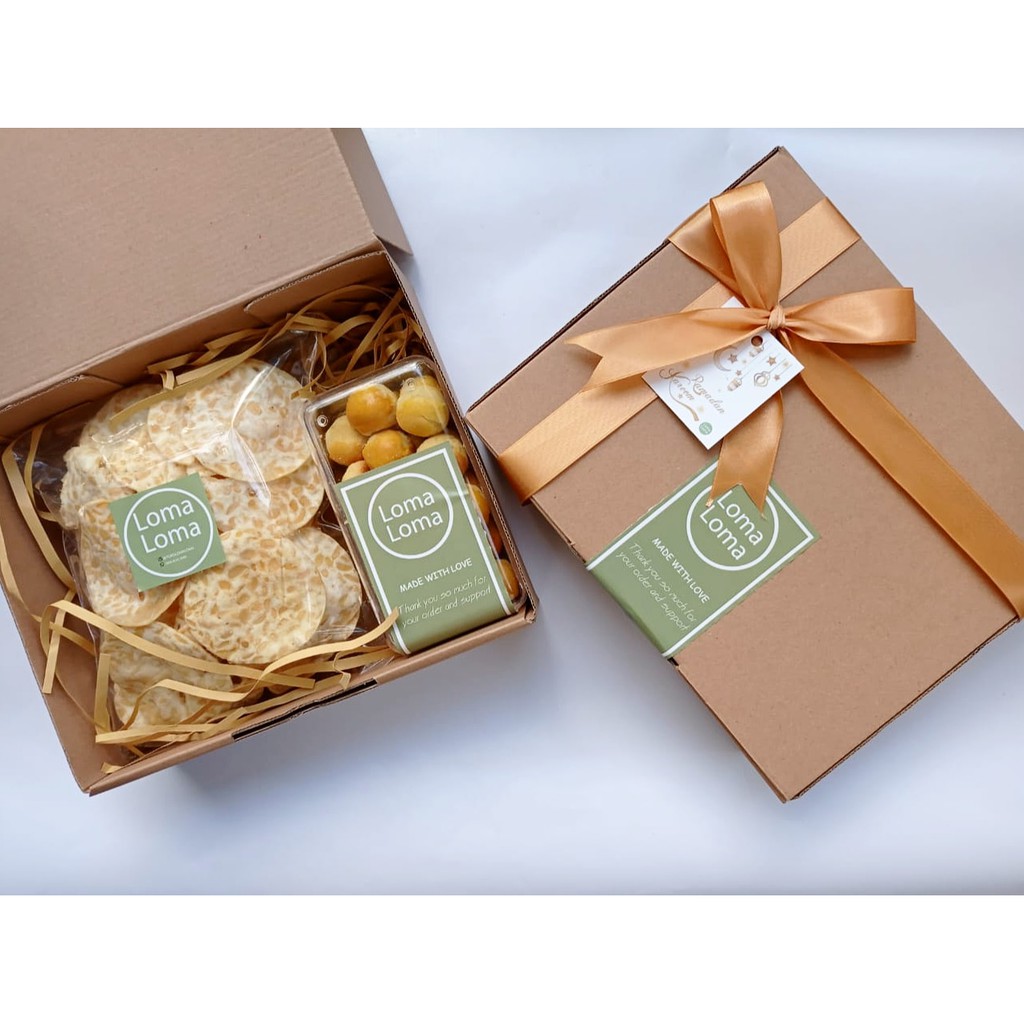 

Paket Hamper keripik tempe dan nastar