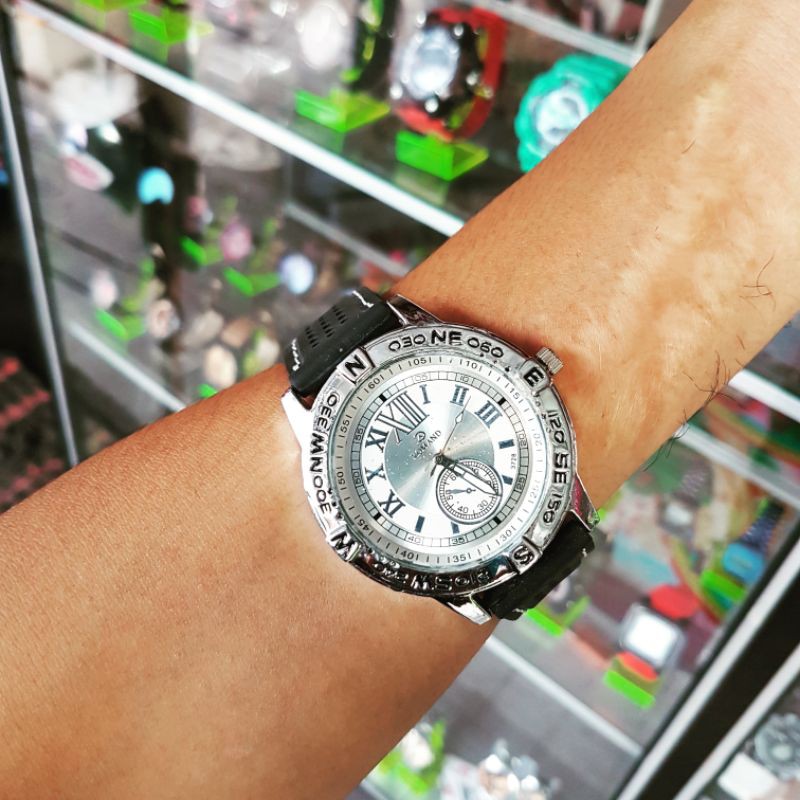 Jam tangan pria tali karet
