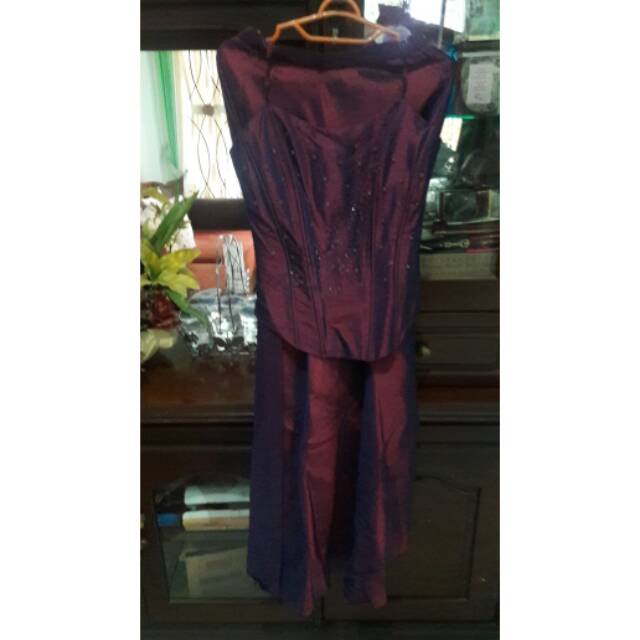 Baju pesta wrna magenta rok panjang atasan tanpa lengan