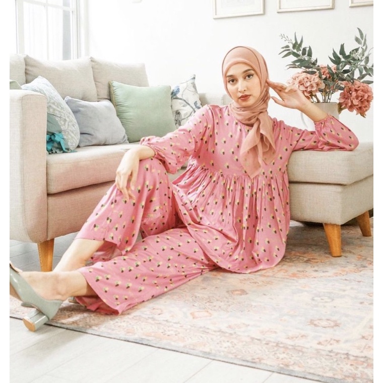 one set by dear kinara