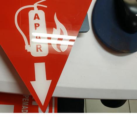 

♣ AKRILIK APAR SEGITIGA 20X20CM RAMBU K3 SIGN LABEL PEMADAM ACRYLIC ☑