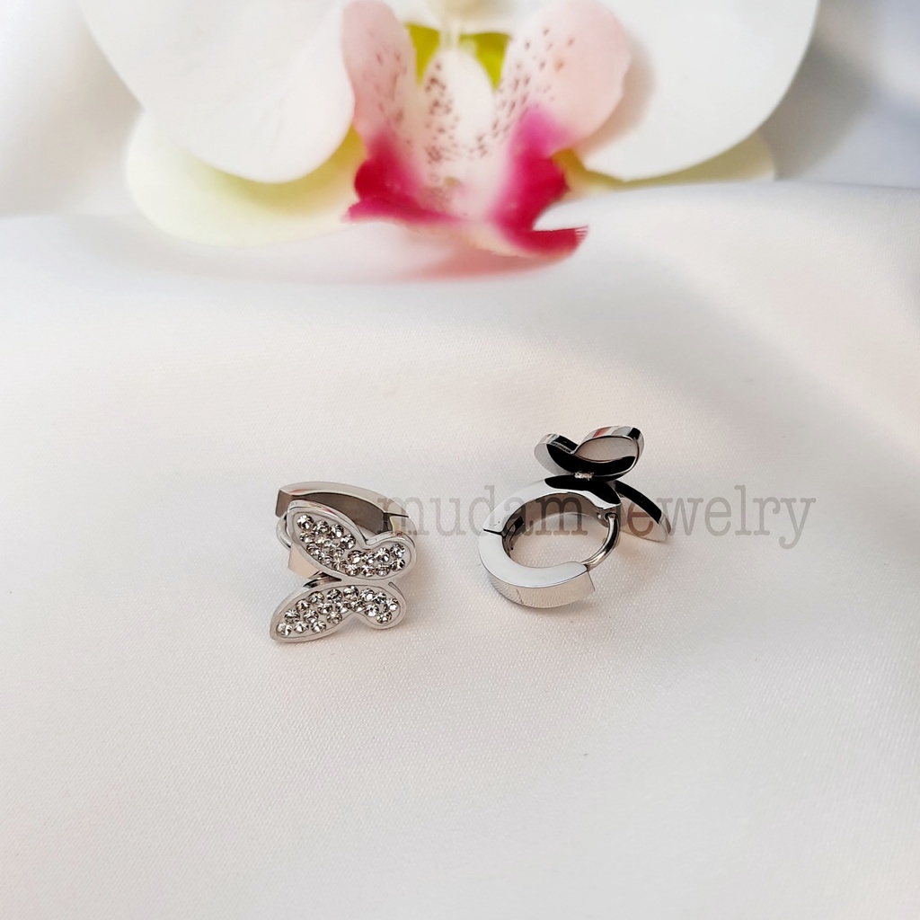 Anting Jepit Titanium Kupu - Kupu Taburan Kristal Artifisial Elegan dan Simple Warna Rose Gold, Gold dan  Silver