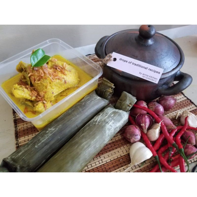 

opor ayam kampung (tanpa lontong) 1 ekor uk sedang