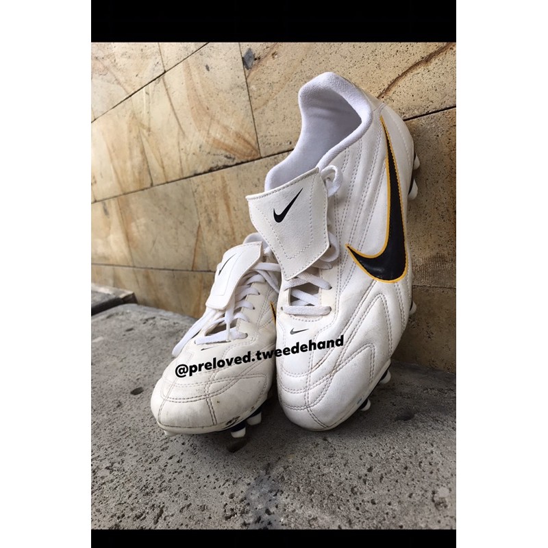 [Preloved / Second]  Nike - Football Shoes / Sepatu Sepak Bola Pria