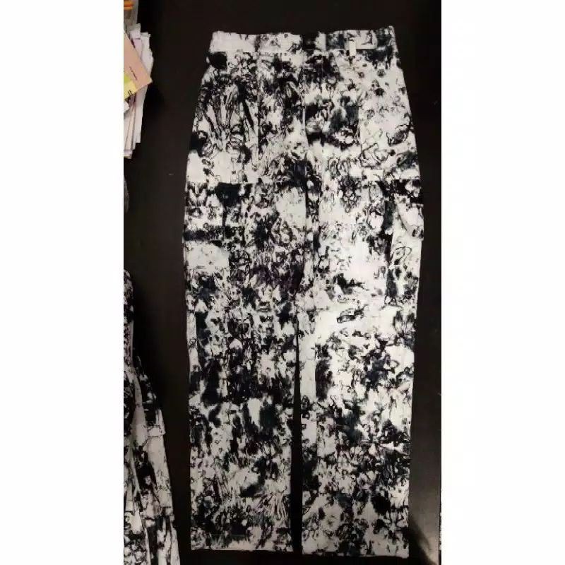 CELANA CARGO ABSTRAK BLACK AND WHITE