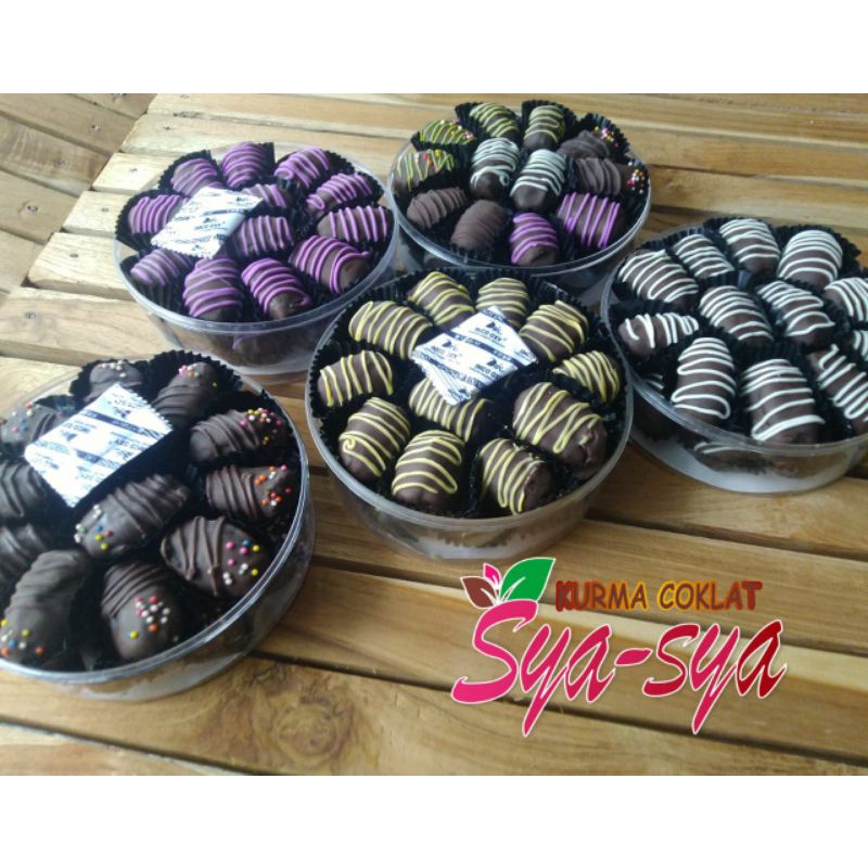 

Kurma Coklat / KURCOK isi Kismis / keju / coklat / Almond / mete