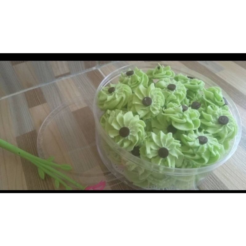 

Kue Semprit Pandan