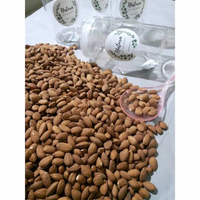 

Kacang almond 500 gram