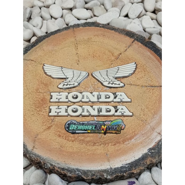 emblem tangki cb 100 putih