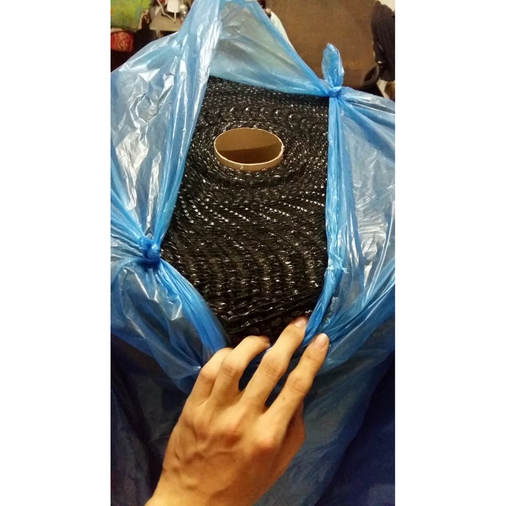 

BUBBLEWRAP PLASTIK WARNA HITAM GELEMBUNG LEBIH TEBAL KUAT AMAN READY STOCK GOSEND & GRAB EXPRESS