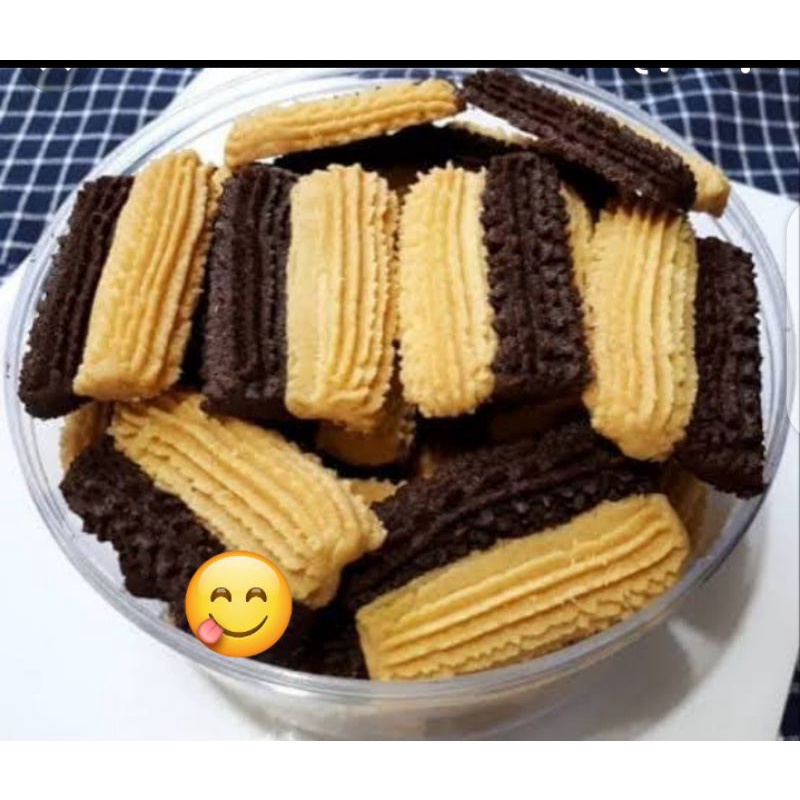 

kue kering semprit panjang dua warna