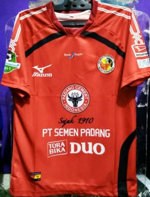 Jersey Semen Padang FC Home 2017 Liga 1 Gojek Traveloka Merah Printing Retro Lokal