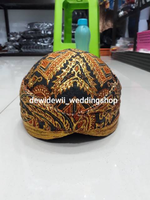 Sepasang Jarik Prodo + Blangkon Pengantin, Motif Semen Romo