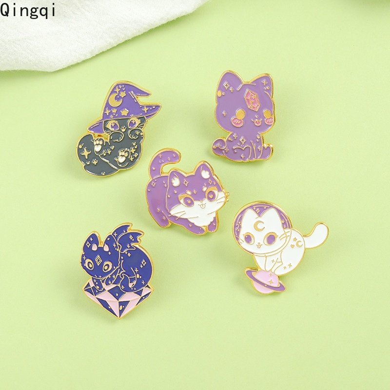 Bros Pin Enamel Desain Kartun Kucing Sihir Bulan Bintang Kristal Untuk Kerah Kemeja Topi Tas