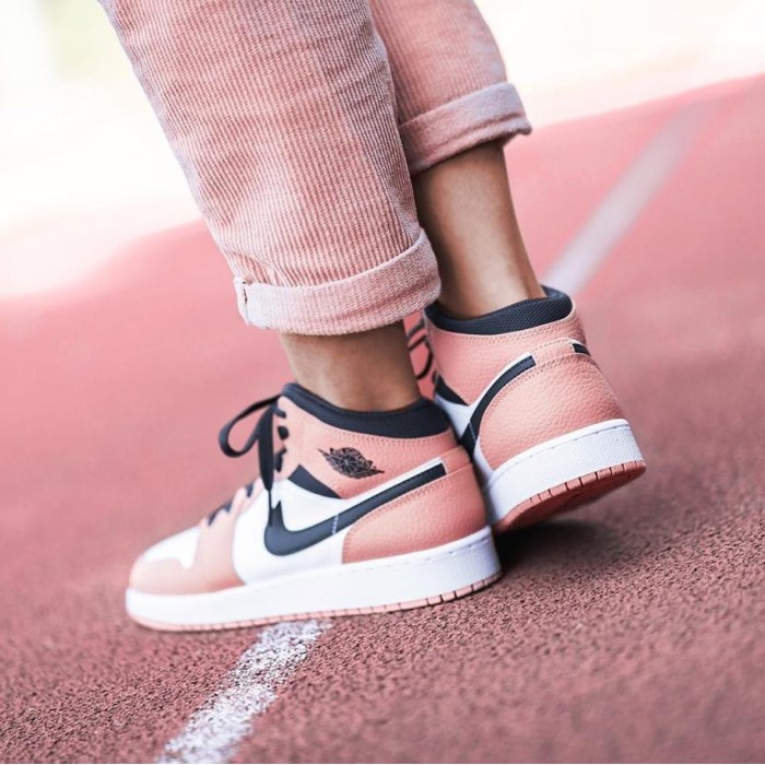 NIKE AIR JORDAN 1 MID " Pink Quartz "