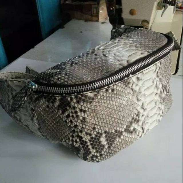 Tas pinggang kulit ular wanita pria