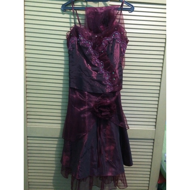 Dress pesta maroon
