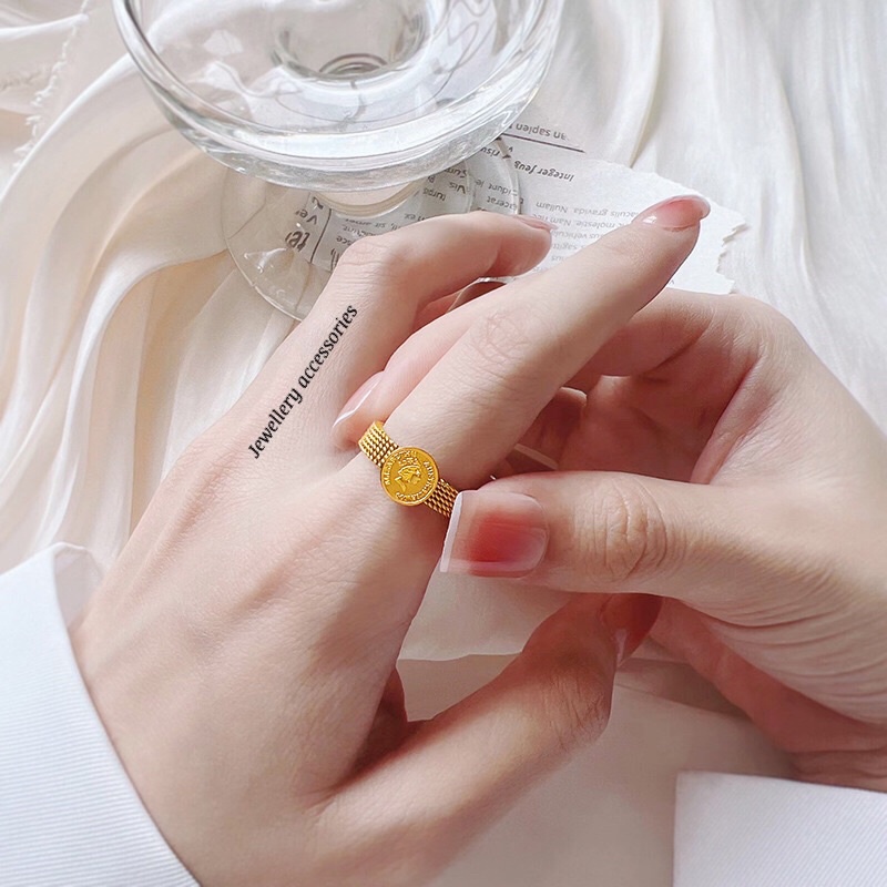 Cincin Titanium Koin Ratu Elisabet Vintage Gold 18K Style Fashion