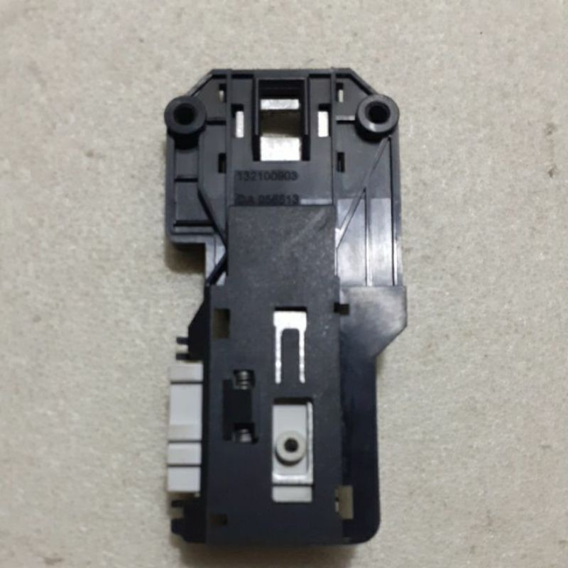 Door lock mesin cuci elektrolux front loding original