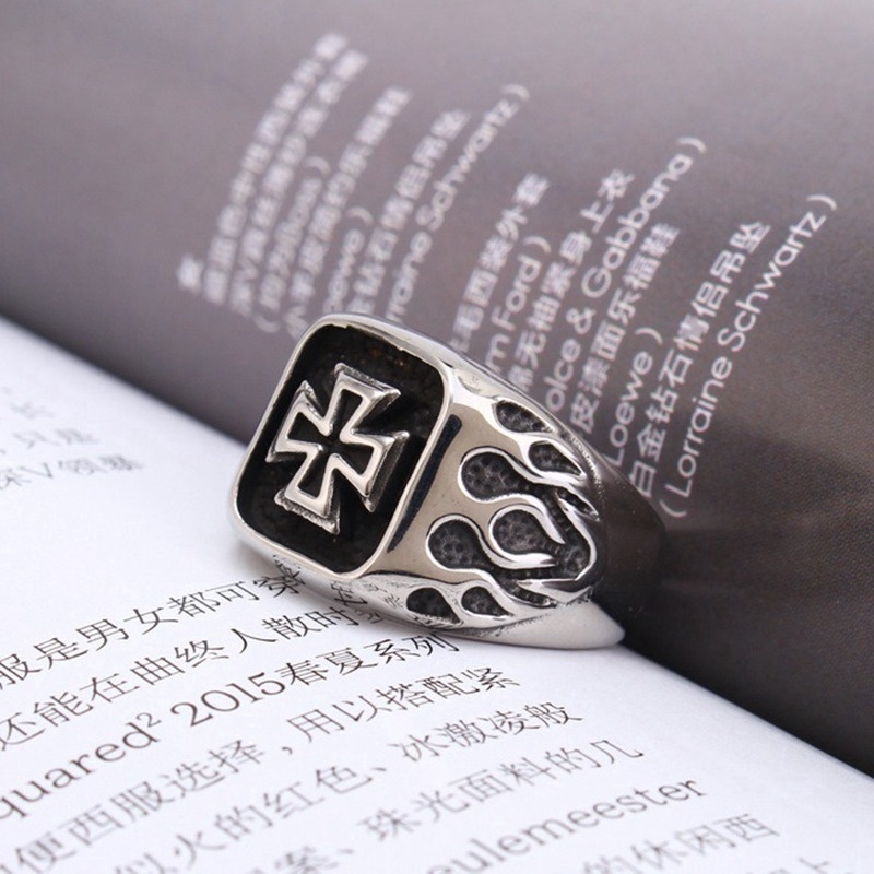 Cincin Vintage Motif Salib Yesus Bahan Stainless Steel untuk Pria