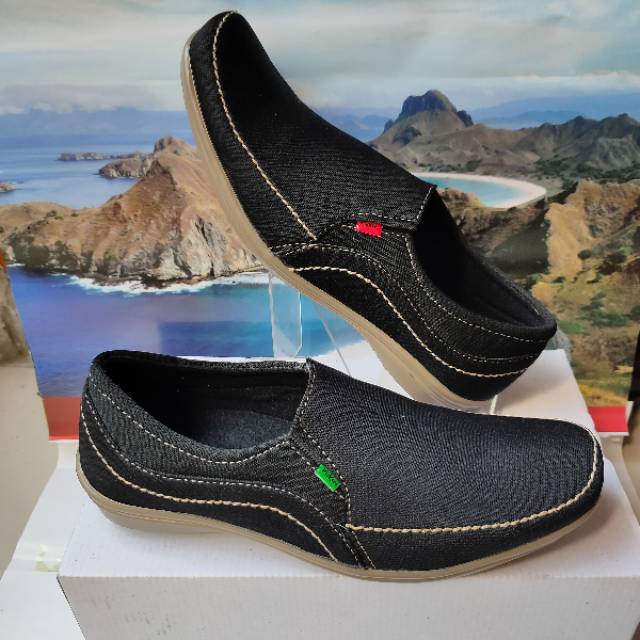 SEPATU PANTOPEL SLIP ON KANVAS TERLARIS