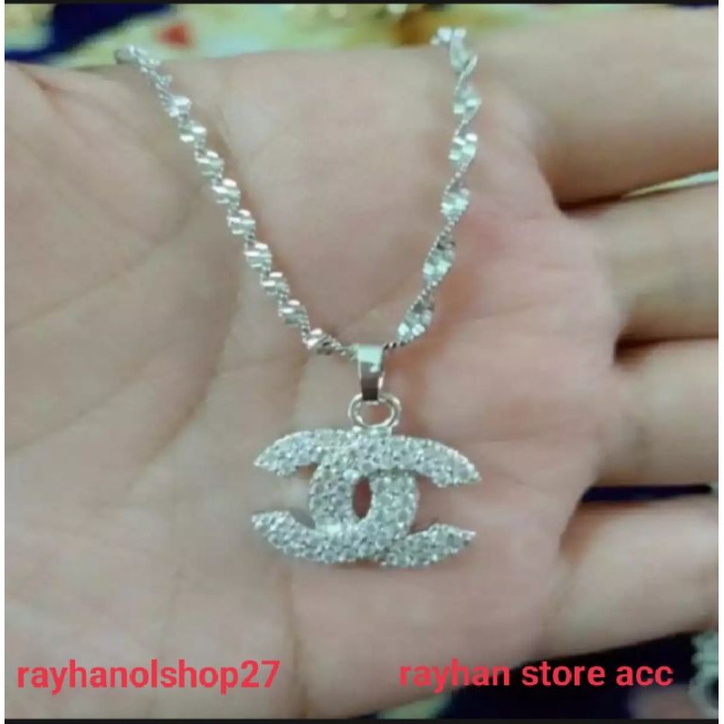 Kalung melintir Chenell warna silver