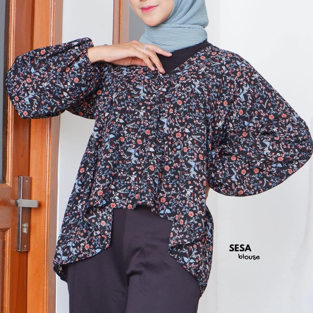BLOUSE CERUTY DEALOVA | TARTAN MIZU | LUCIA WOLFIS | PRETTY RUFFLE BLOUSE-SESA BLOUSE BLACK