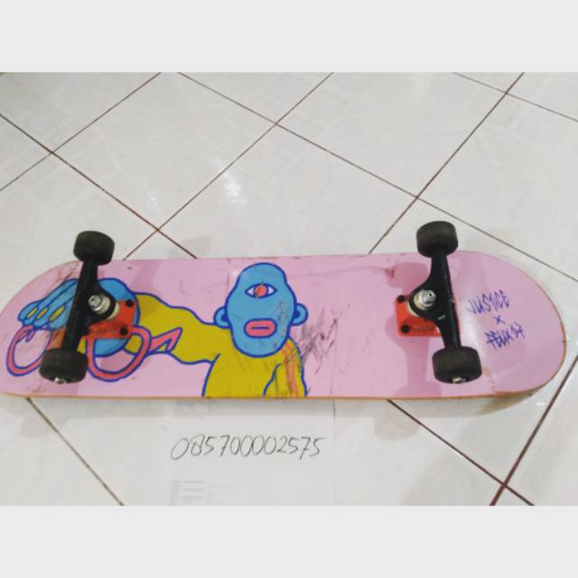 Skateboard Fullset 8.0 /Deck :Justice 8.0
/Trucks :Guts
/Wheels :Darkstar
/Bearing: blank abec7