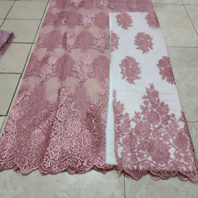 Tile bordir Jepang salem