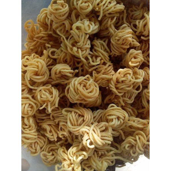 

mie bulat renyah /mie gulung renyah/mie kremes pedas gurih manis/camilan sultan viral 250 gram