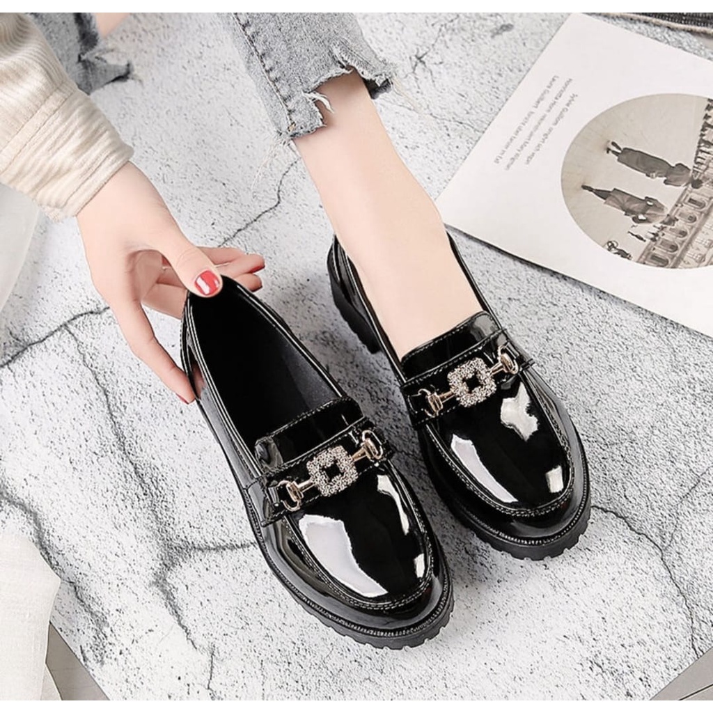 Sepatu Loafer Docmart Wanita / Sepatu Mutiara Import Zeline DM 17