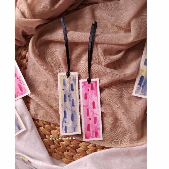 

Bookmark / Pembatas Buku / Watercolor Painting (isi 2 pcs) K002