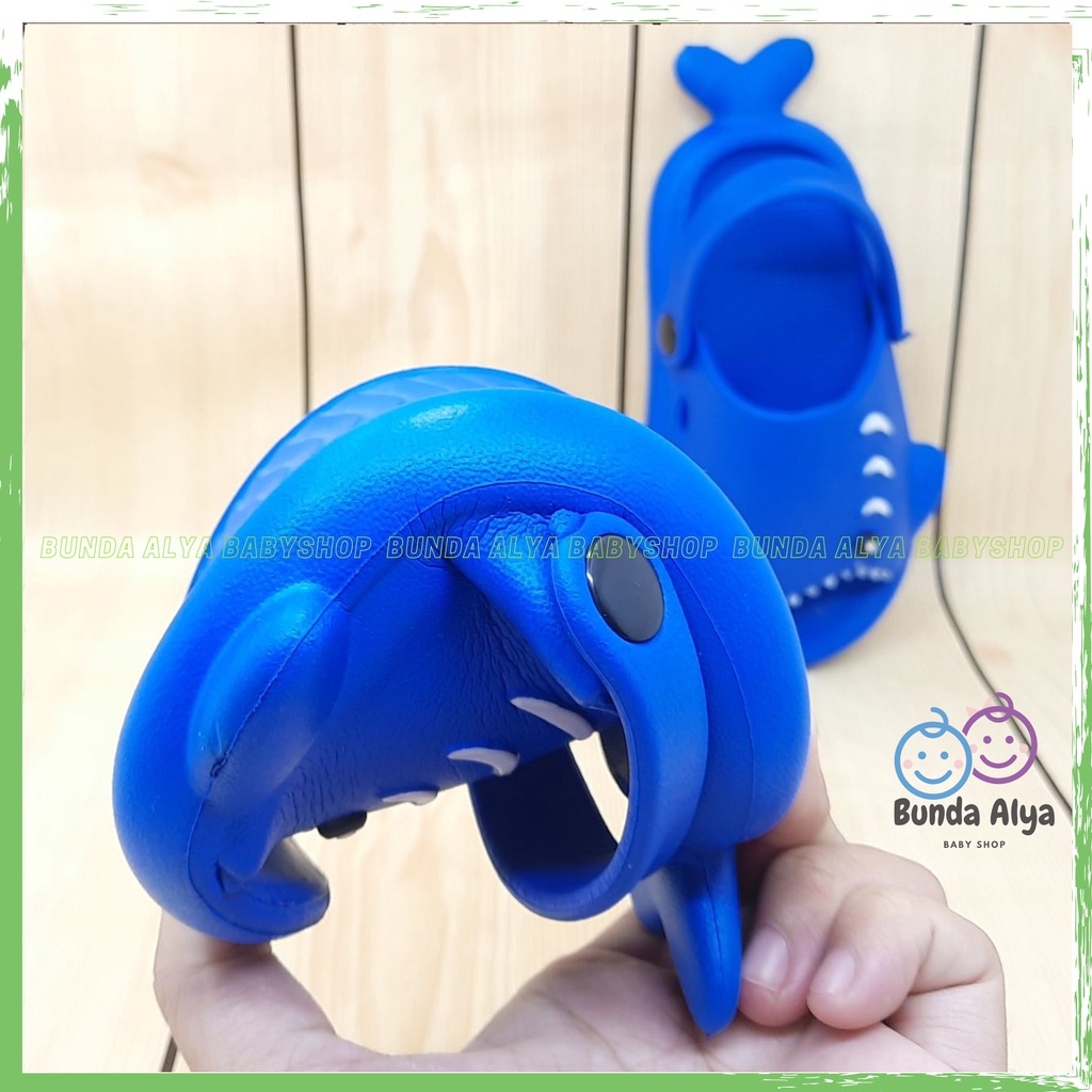 Sendal Anak Laki Laki IMPORT Usia 3 4 5 Tahun Baby Shark Elastis Lentur - Sepatu Sandal Slop Anak Cowok Model Ikan Lucu BIRU Sendal Anak Cowok Cewek Kret Anti Licin Sendal Slop Anak Tali Belakang Nyaman Dipakai Size 24-28