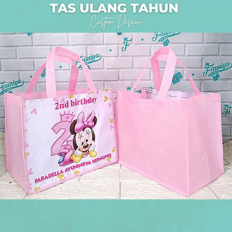 

TAS SOUVENIR ULANG TAHUN HORIZONTAL (P.25 L.15 T.20)